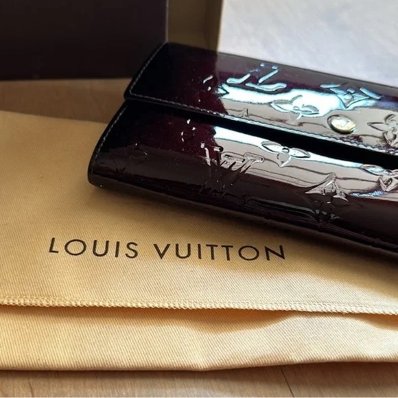 Louis Vuitton Violette Monogram Vernis Porte Feuille Sarah Wallet - Picture 4 of 13